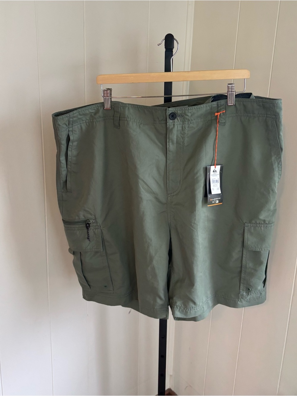 Quicksilver Waterman Green Cargo Shorts Mens 44 Surf Skater Maldive Atoll NWT